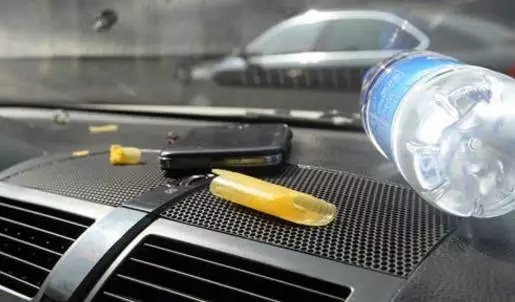【天嬌用車學(xué)】暴曬后的汽車究竟有多毒？超乎你想象