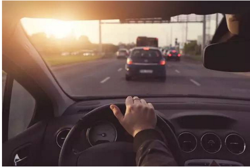 開車的這些陋習(xí)，據(jù)說會開車的人都犯過！別說你沒有！