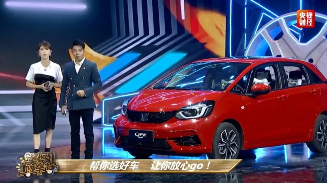 央視直播，名嘴主持竟現(xiàn)場“帶貨”？！